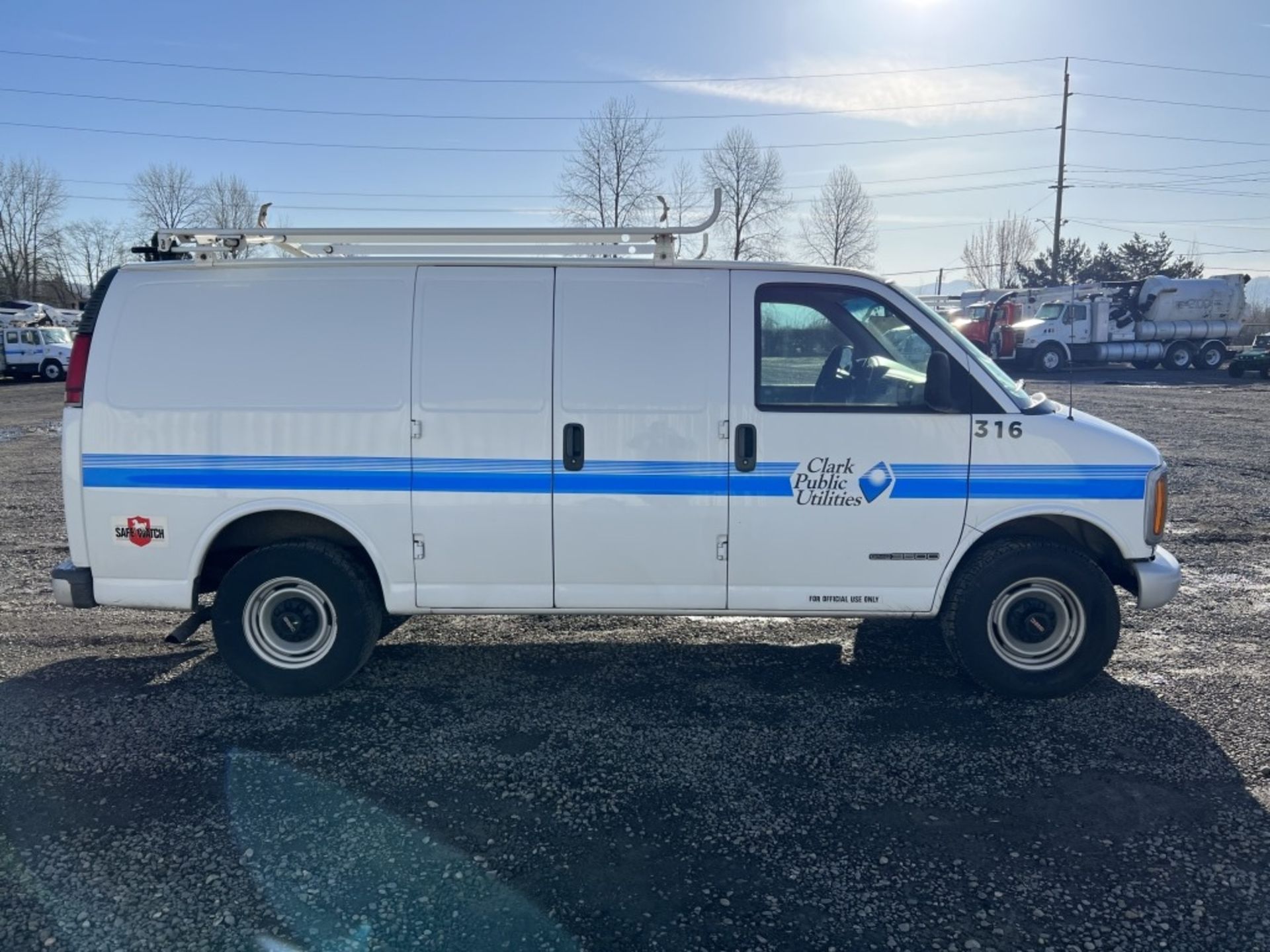 2000 GMC Savana 3500 Cargo Van - Image 3 of 33