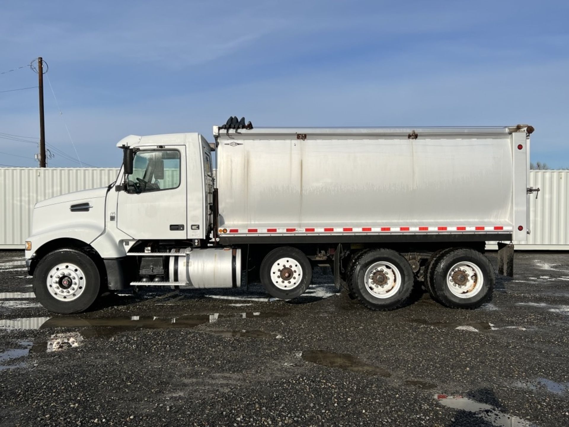 2011 Volvo Tri-Axle Dump Truck - Image 7 of 41