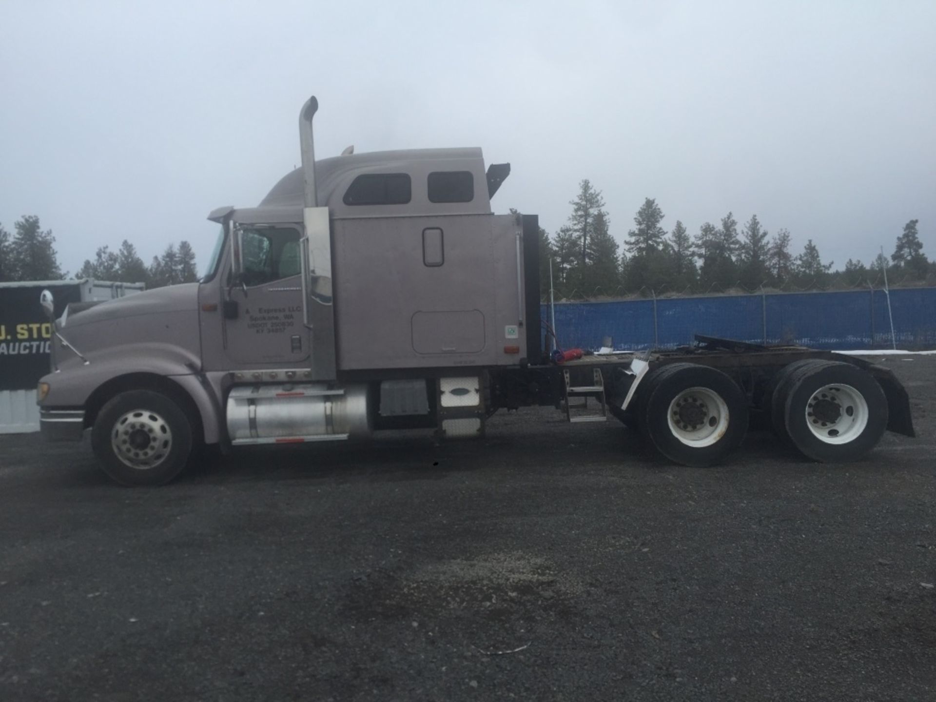 2005 International 9400i T/A Sleeper Truck Tractor - Image 2 of 46