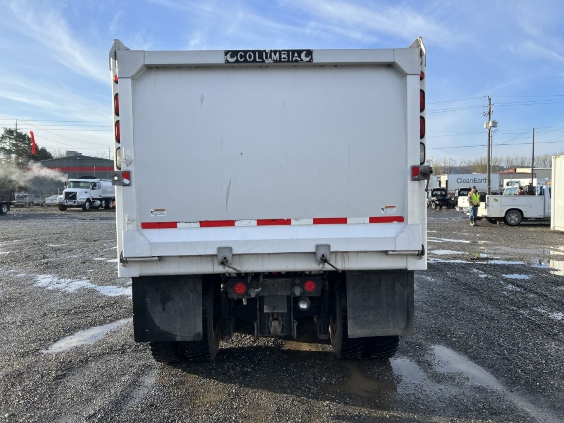 2013 Volvo Tri-Axle Dump Truck - Image 5 of 39