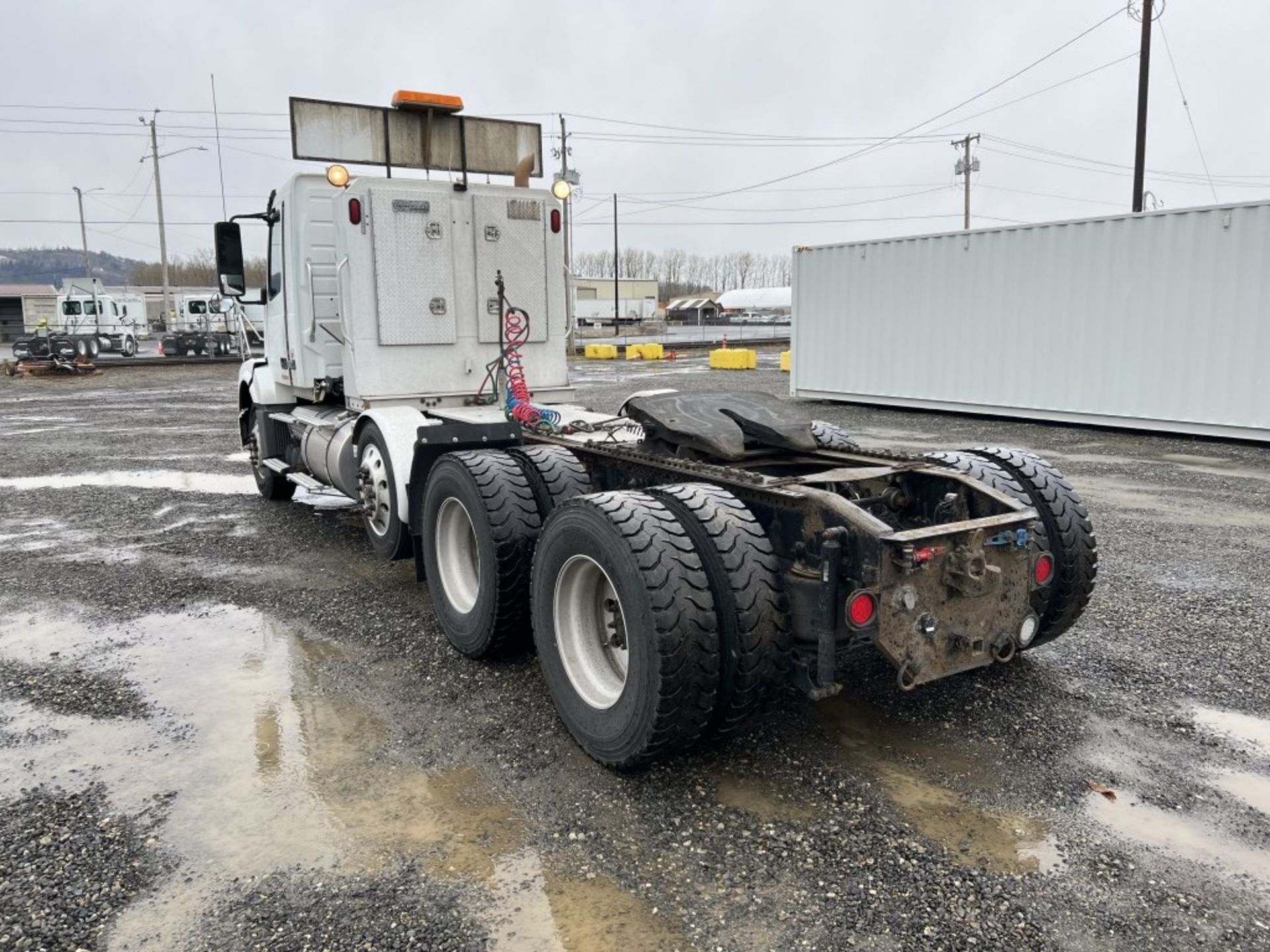 2009 Volvo VNL84T Tri-Axle Truck Tractor - Image 6 of 41