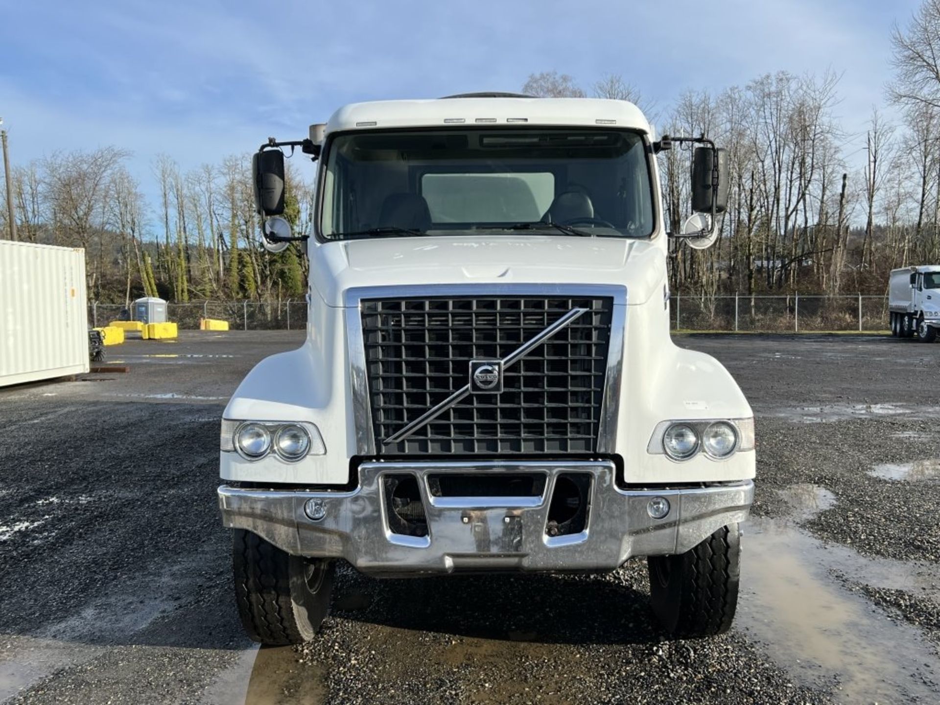 2011 Volvo Tri-Axle Dump Truck - Image 8 of 41