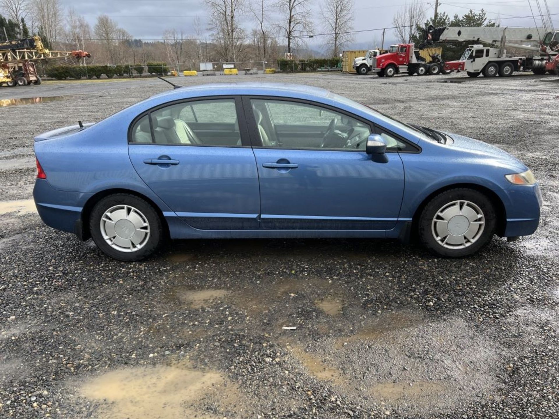 2010 Honda Civic Hybrid Sedan - Image 3 of 19