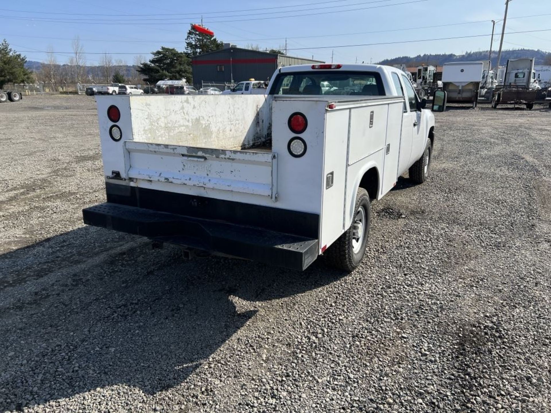 2009 Chevrolet Silverado Extra Cab Utility Truck - Image 4 of 28