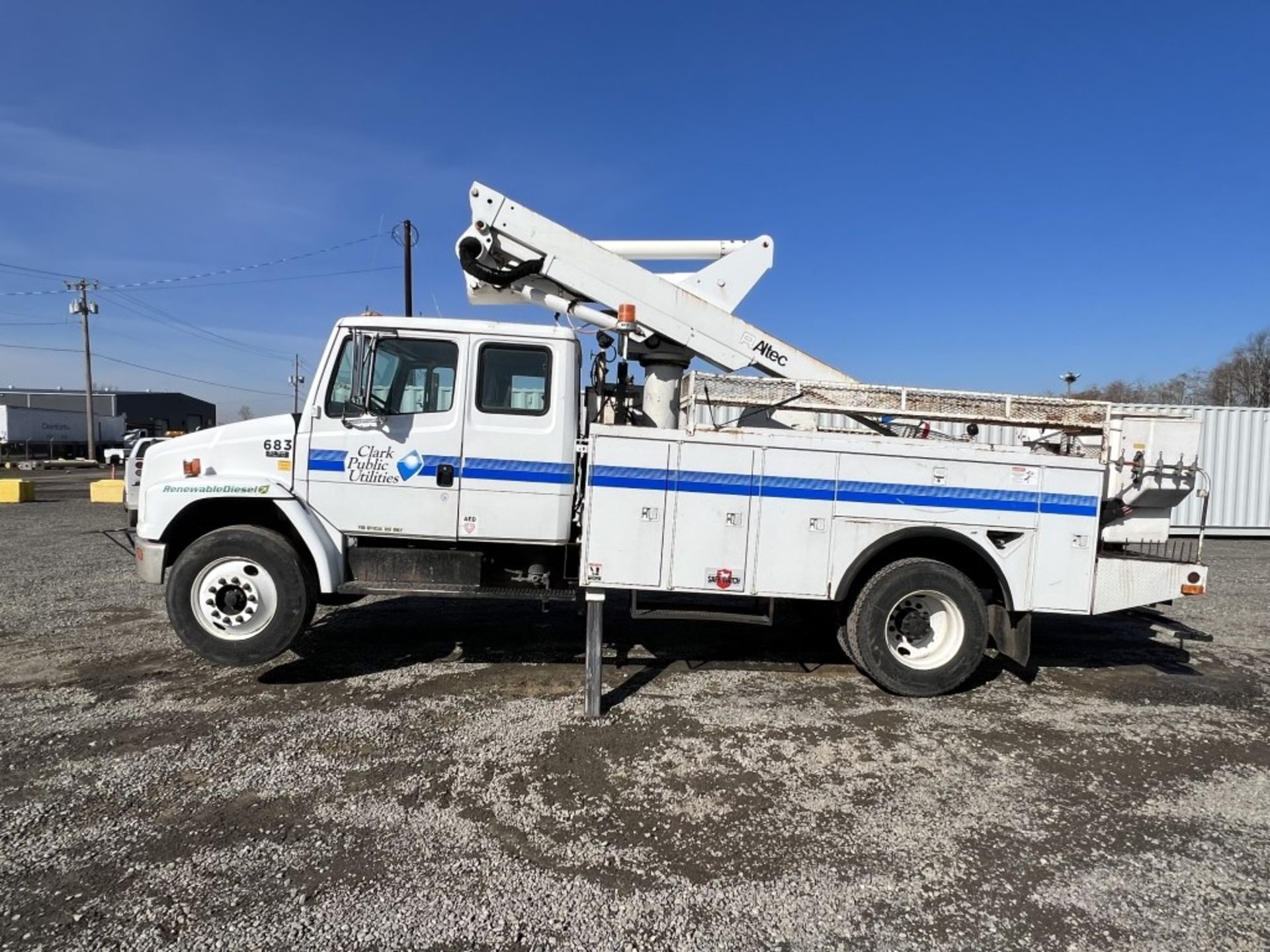 1999 Freightliner FL70 Extra Cab Bucket Truck - Image 44 of 49