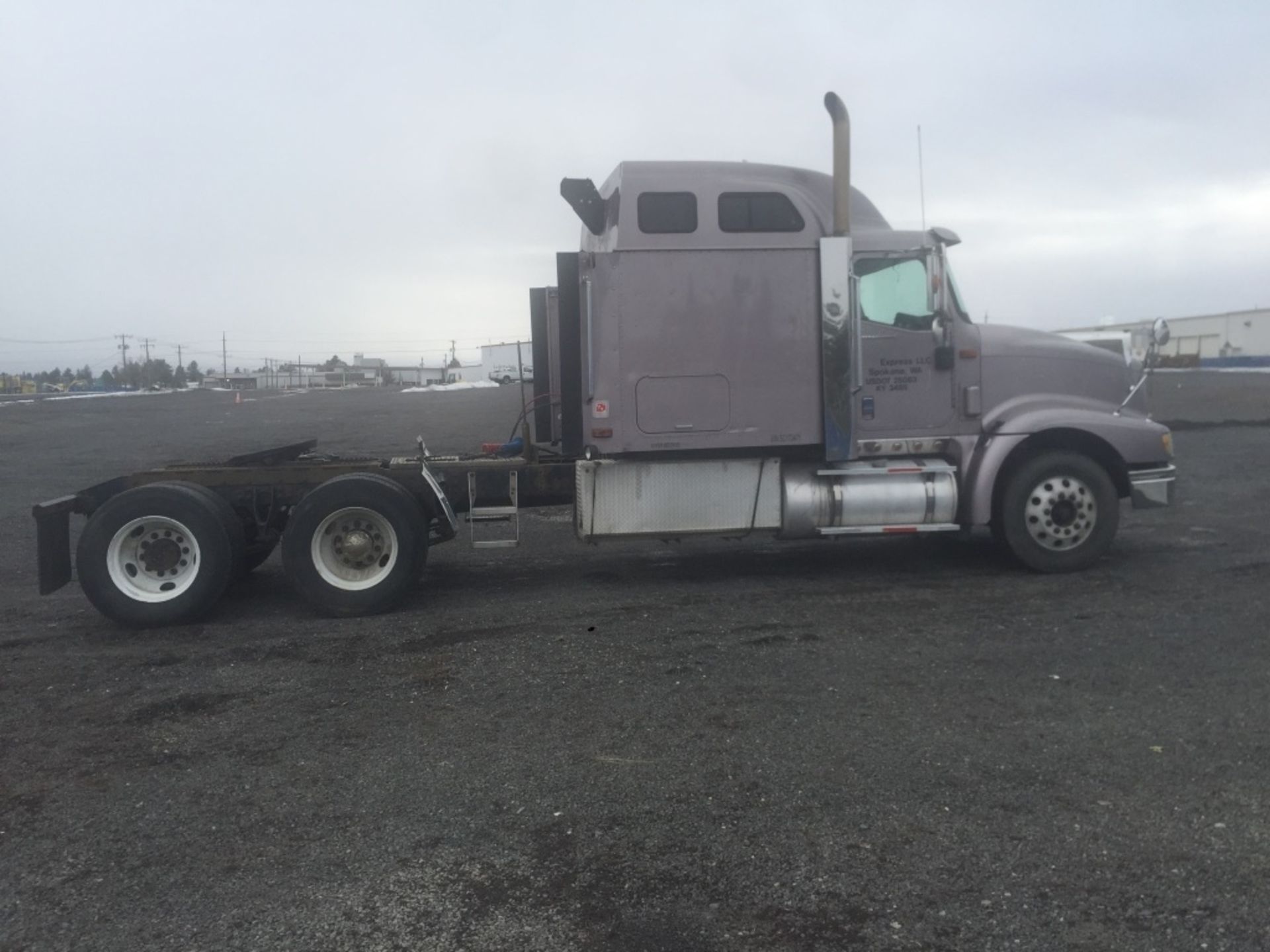 2005 International 9400i T/A Sleeper Truck Tractor - Image 6 of 46