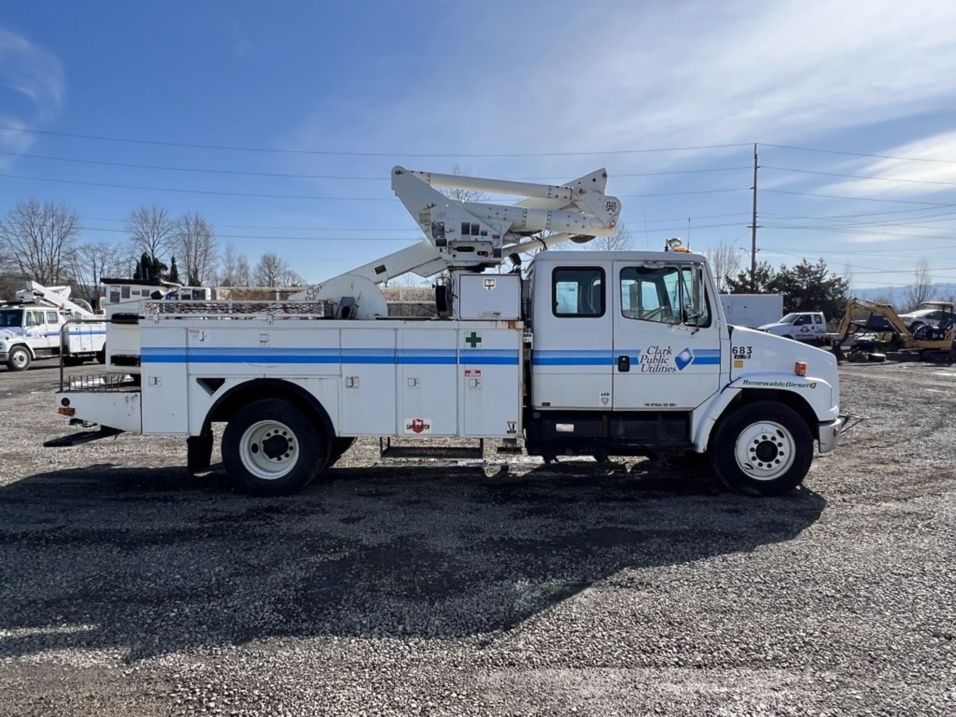 1999 Freightliner FL70 Extra Cab Bucket Truck - Image 3 of 49