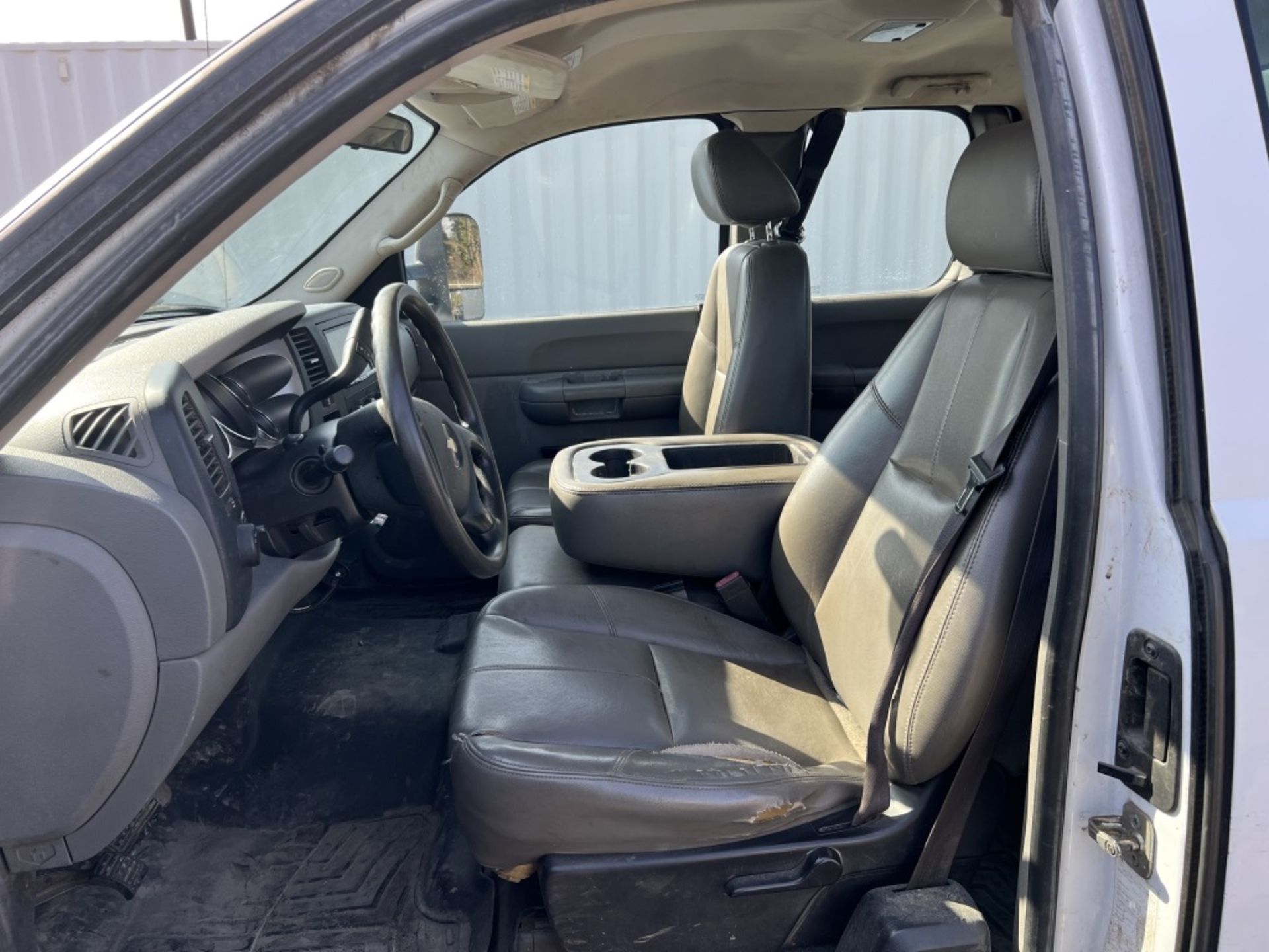 2009 Chevrolet Silverado Extra Cab Utility Truck - Image 18 of 28