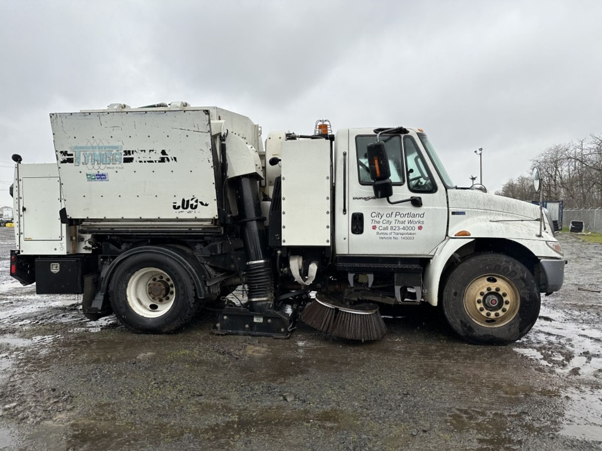 2014 Tymco 500X Sweeper Truck - Image 3 of 42