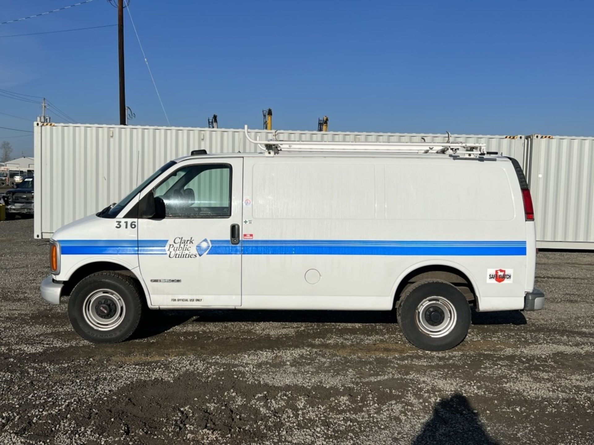 2000 GMC Savana 3500 Cargo Van - Image 7 of 33