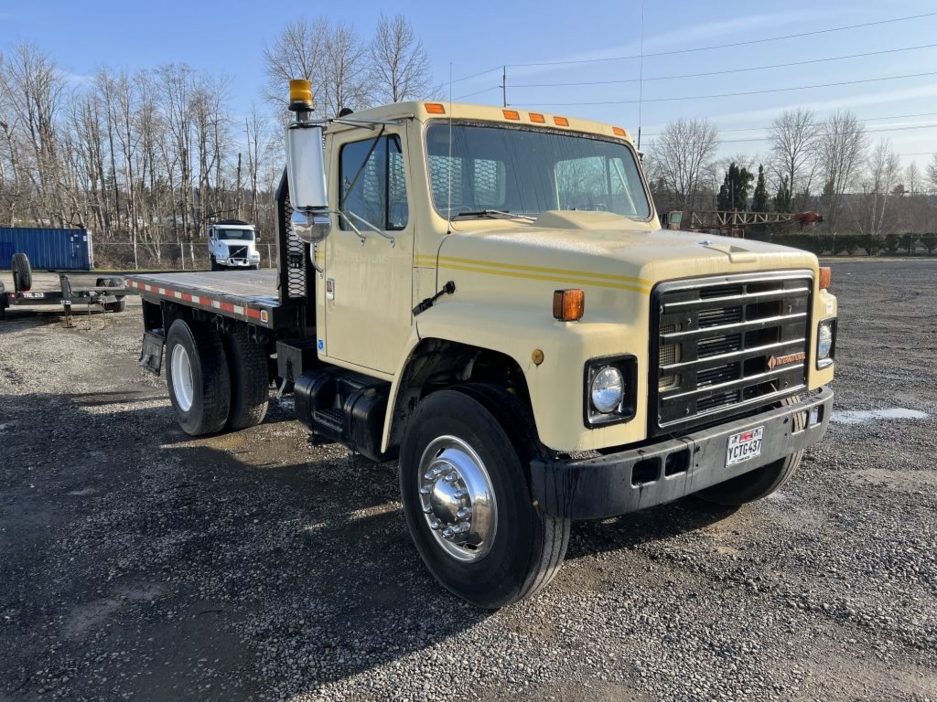 1989 International 1955 Flatbed Truck - Image 2 of 27