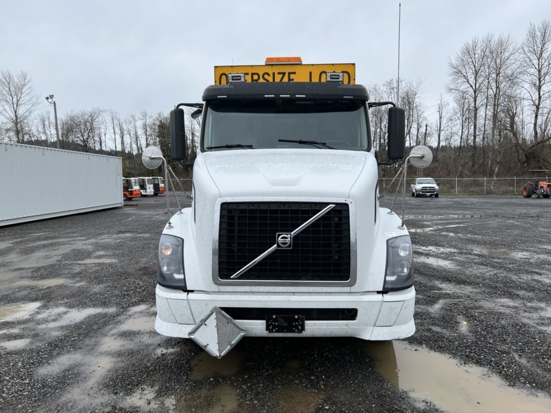 2009 Volvo VNL84T Tri-Axle Truck Tractor - Image 8 of 41