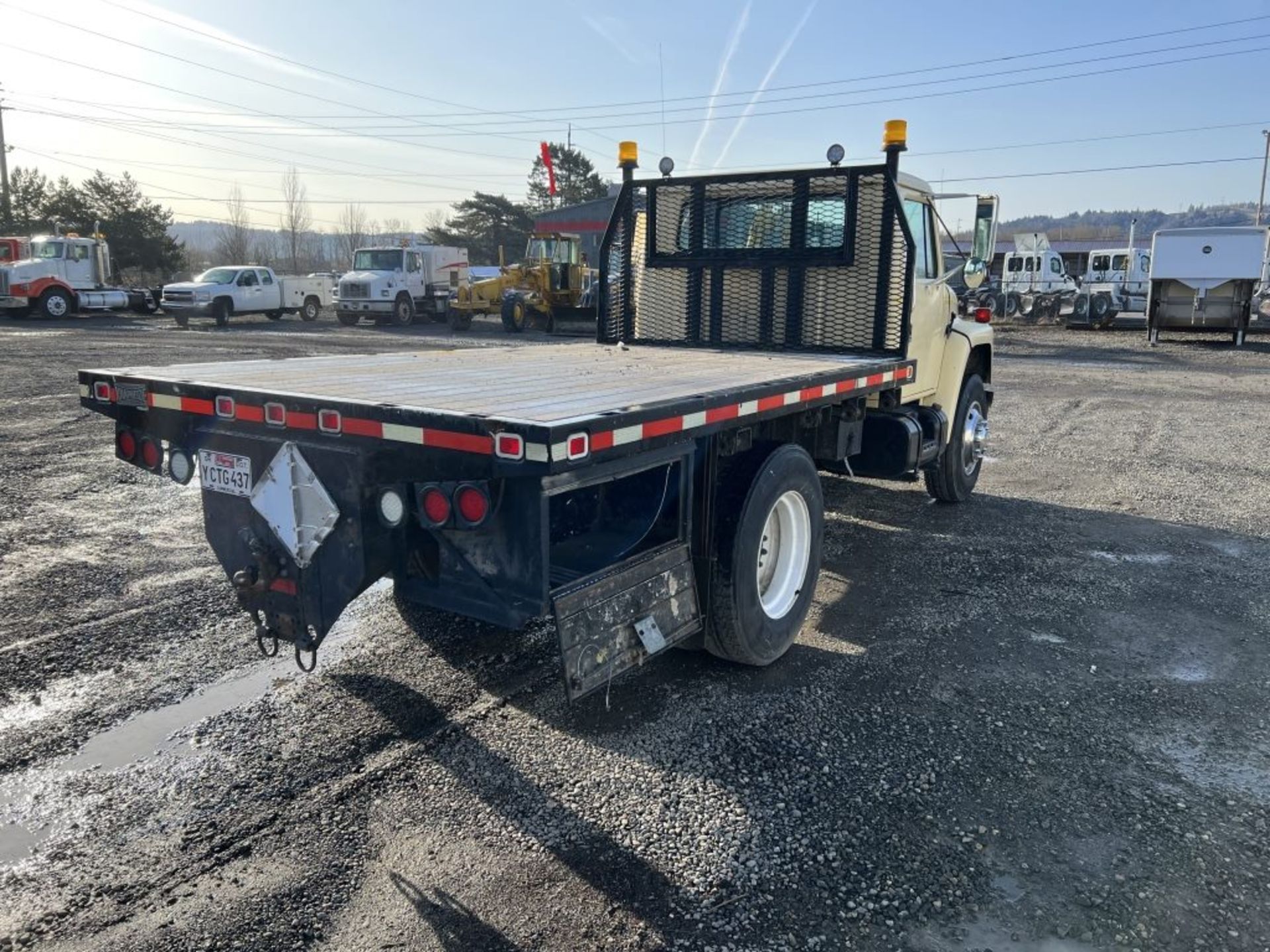 1989 International 1955 Flatbed Truck - Image 4 of 27