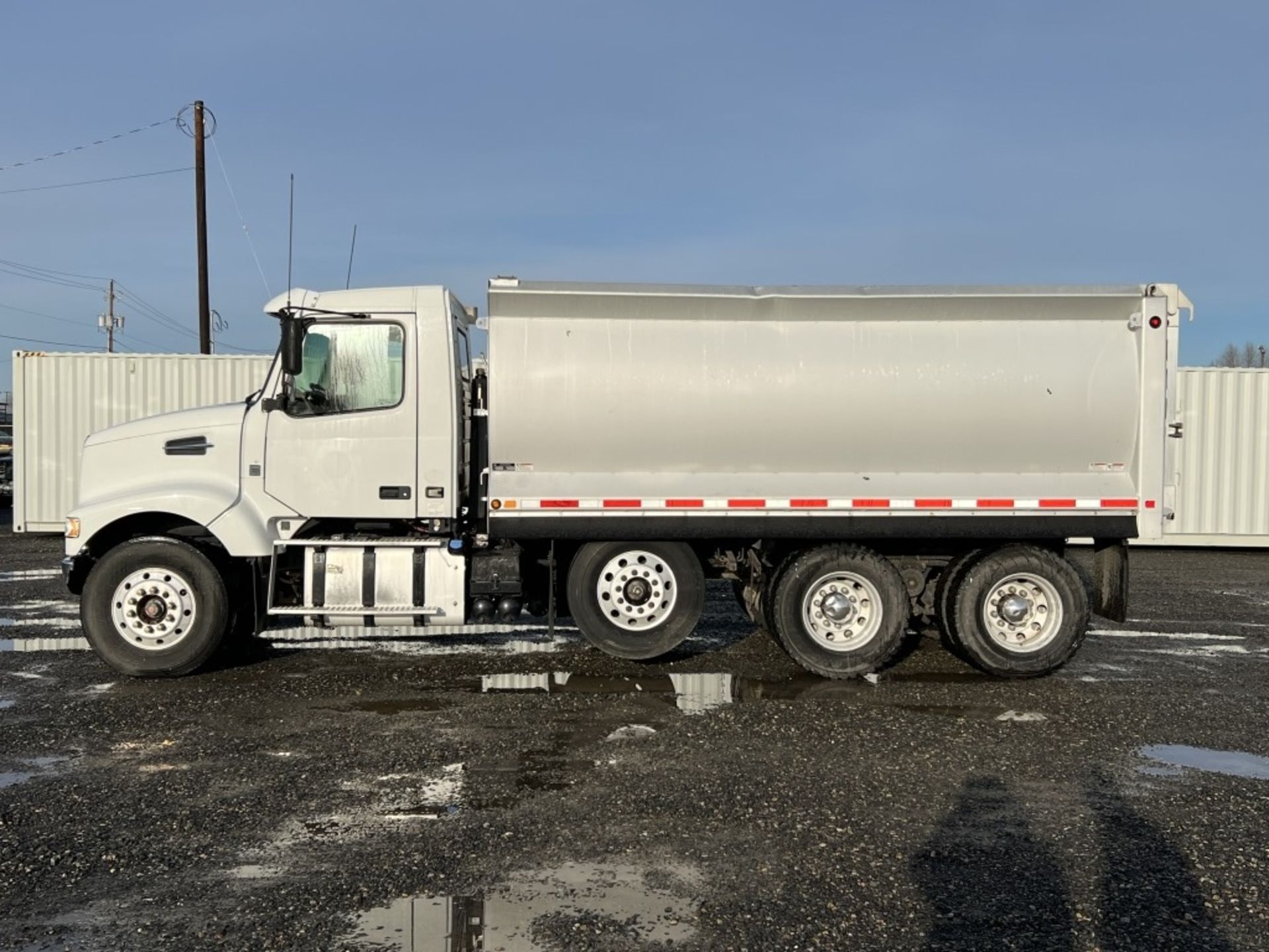 2013 Volvo Tri-Axle Dump Truck - Image 7 of 39