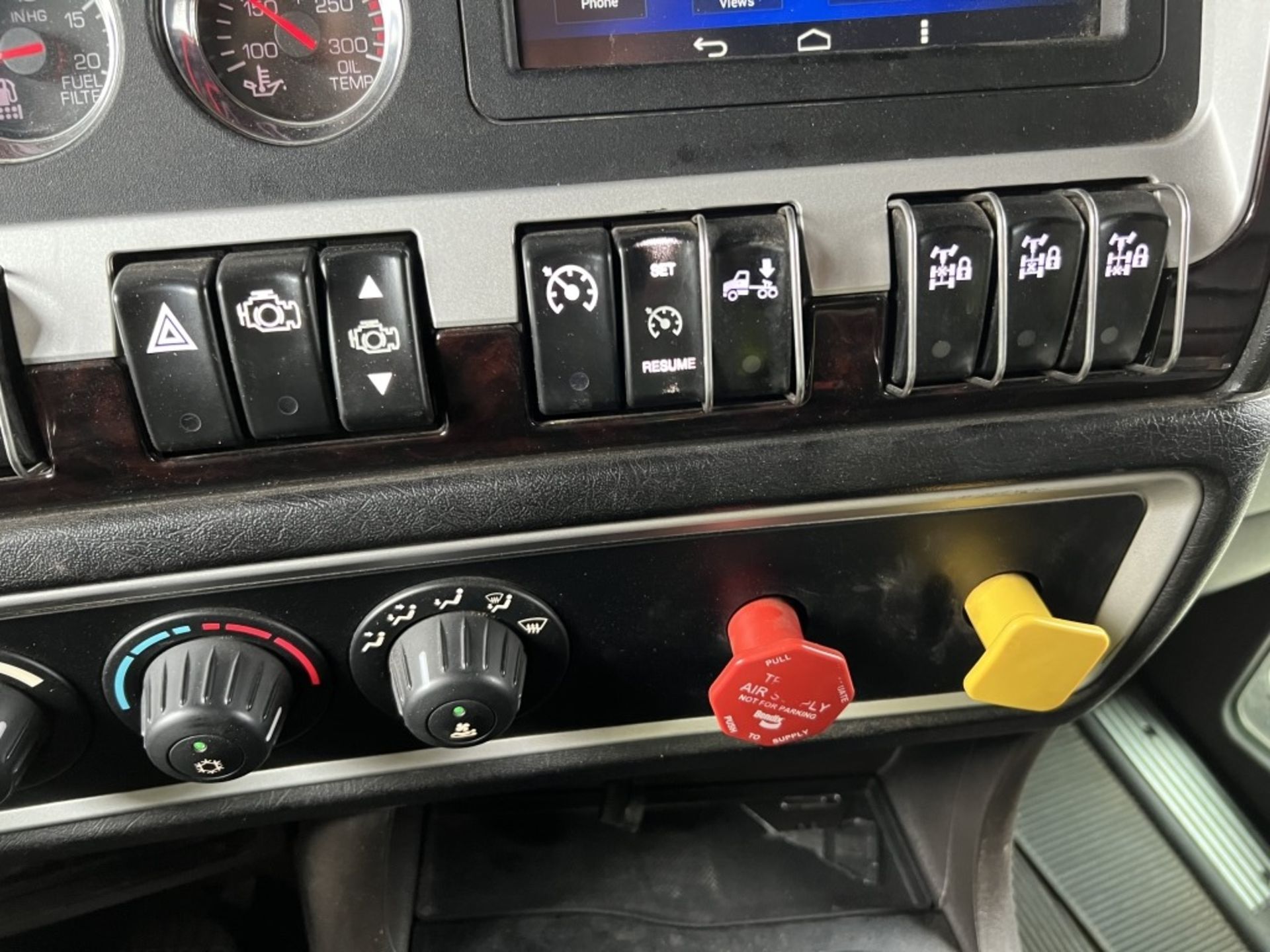 2019 Kenworth T800 T/A Sleeper Truck Tractor - Image 38 of 47