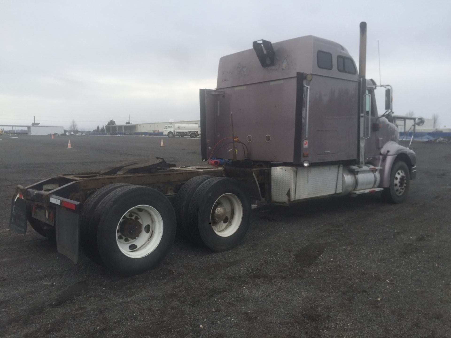 2005 International 9400i T/A Sleeper Truck Tractor - Image 5 of 46