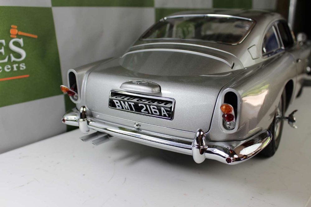 Eaglemoss James Bond 007 Aston Martin DB5 1/8 Scale - Image 9 of 12