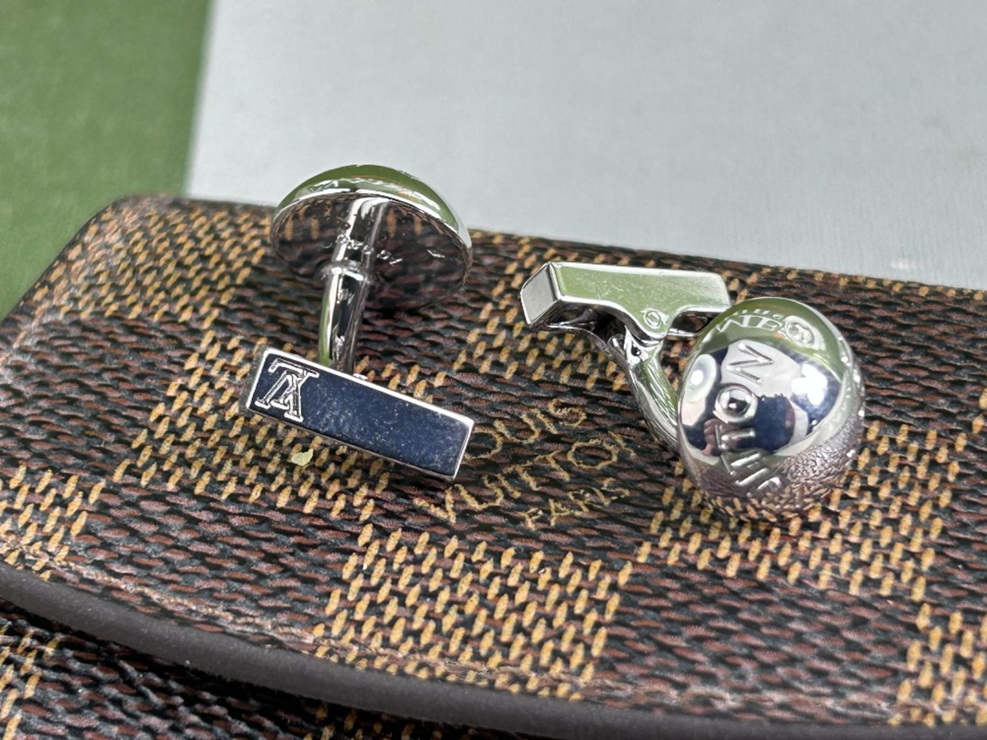 Louis Vuitton Paris Silver Classic Cufflinks - Image 4 of 7