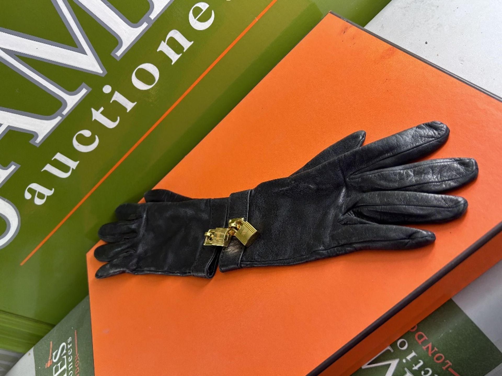 Hermes Ladies Gloves Lambskin with Iconic Kelly Padlocks. - Image 3 of 5