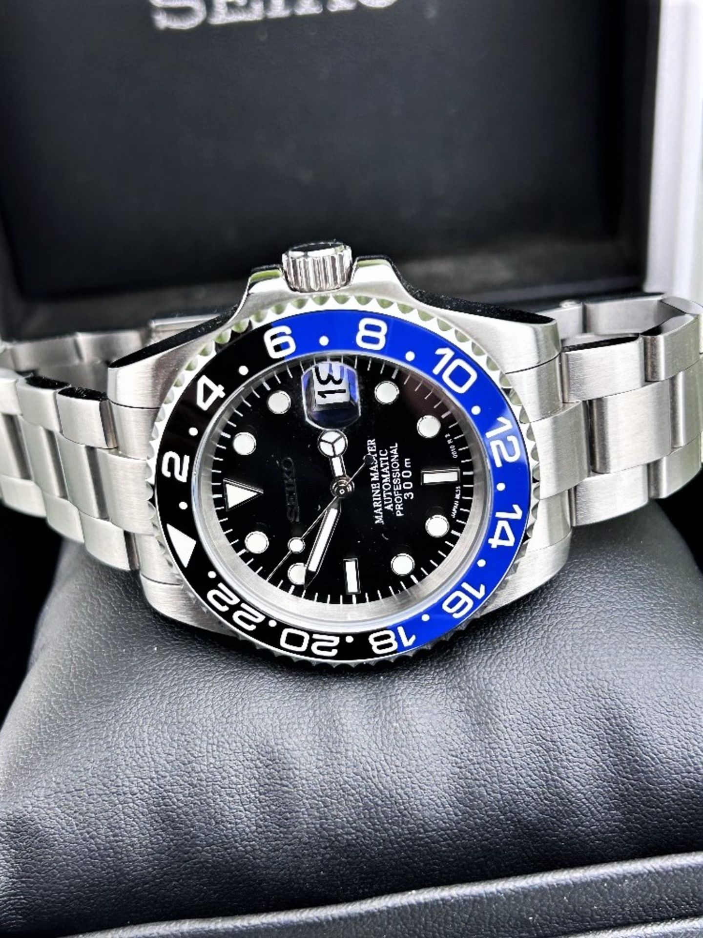 Seiko "Batman Homage GMT" 40mm NH35 Movement - Image 9 of 10