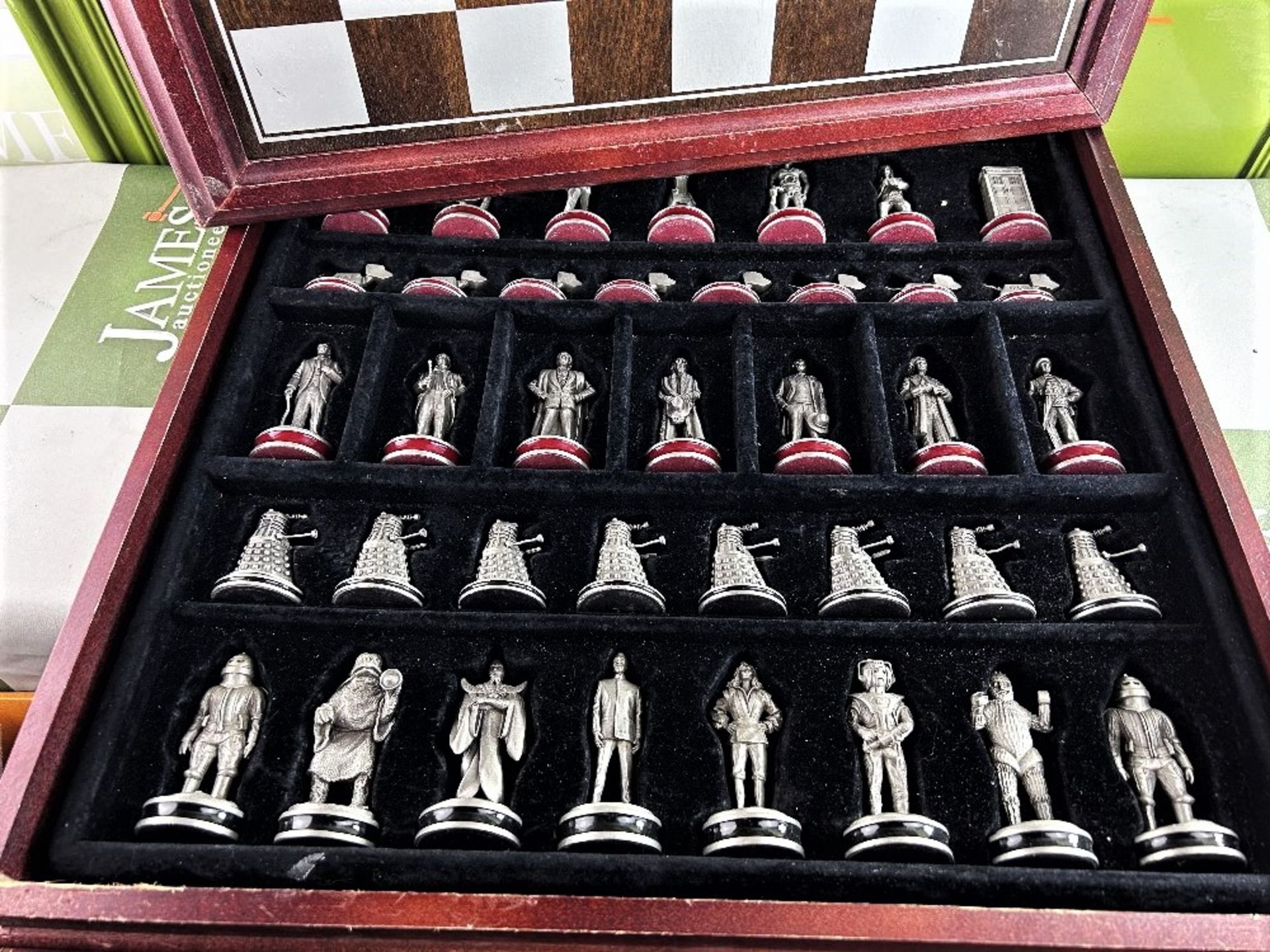 Dr Doctor Who Danbury Mint Pewter Collectors Edition Chess Set - Image 2 of 9