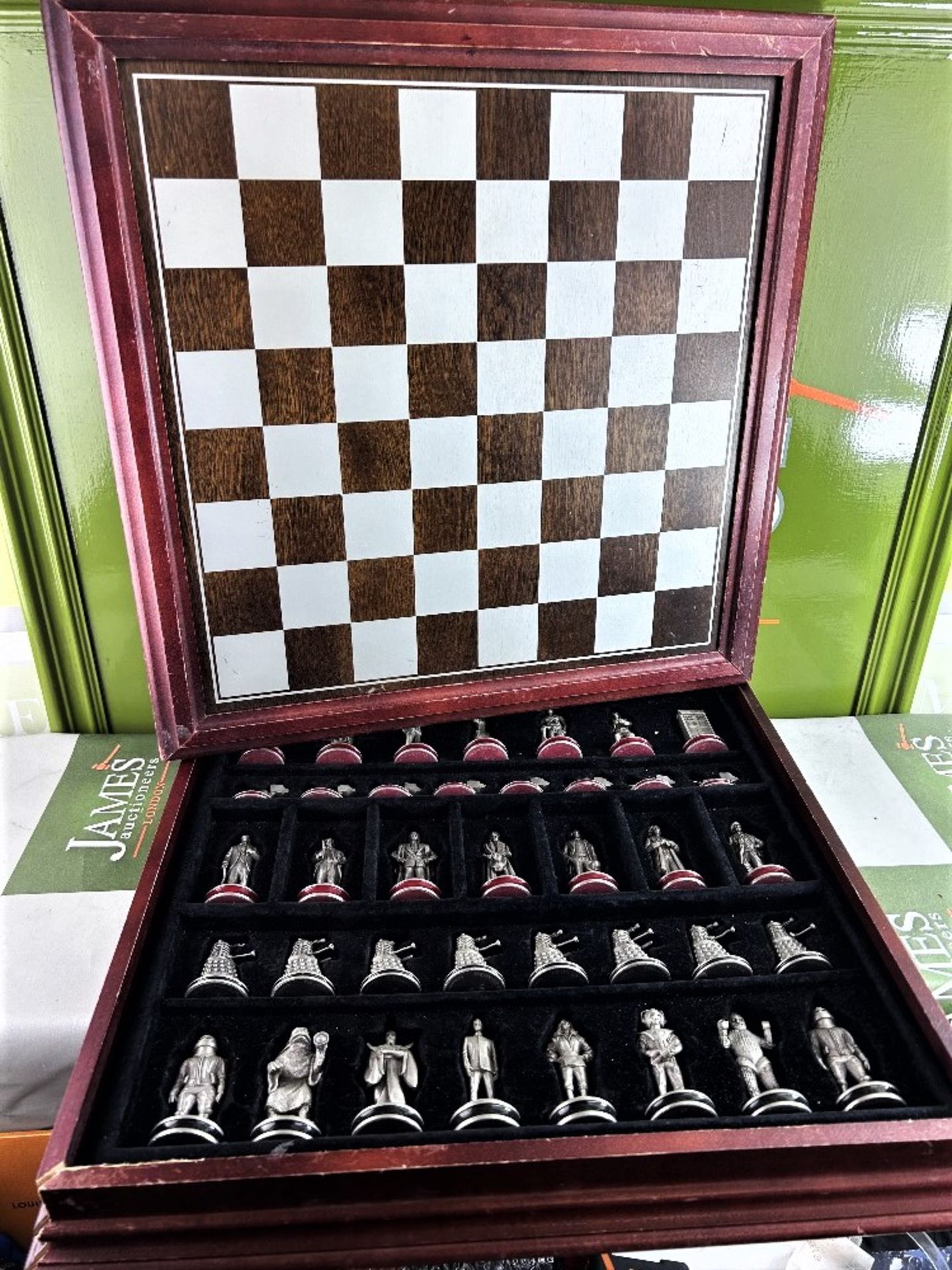 Dr Doctor Who Danbury Mint Pewter Collectors Edition Chess Set - Image 9 of 9