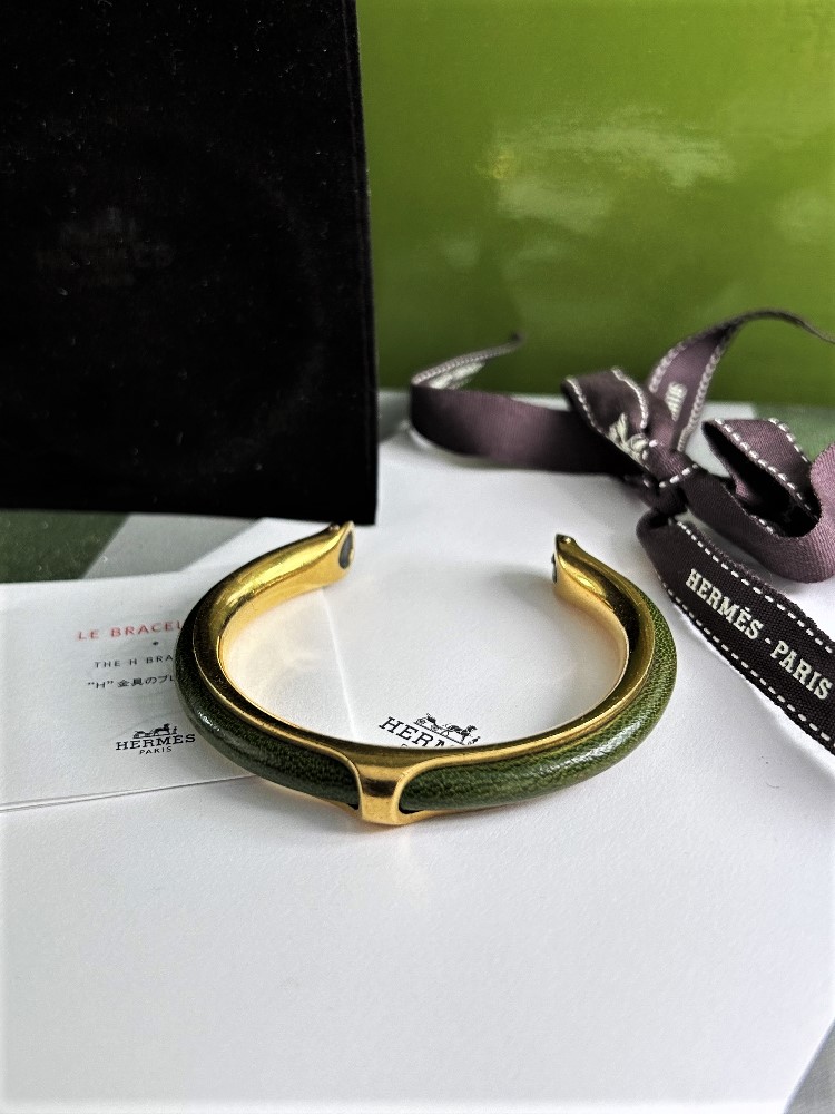 Hermes Paris Vintage Gold & Shagreen Leather Kyoto Bracelet - Image 2 of 6