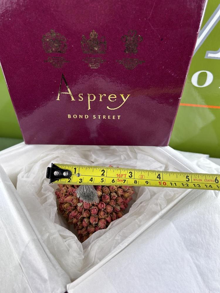 Asprey London Luxury Heart Shaped Dried Roses Display - Image 4 of 7
