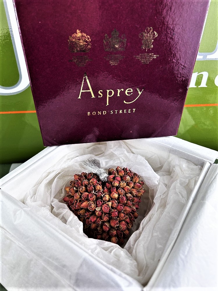 Asprey London Luxury Heart Shaped Dried Roses Display - Image 2 of 7