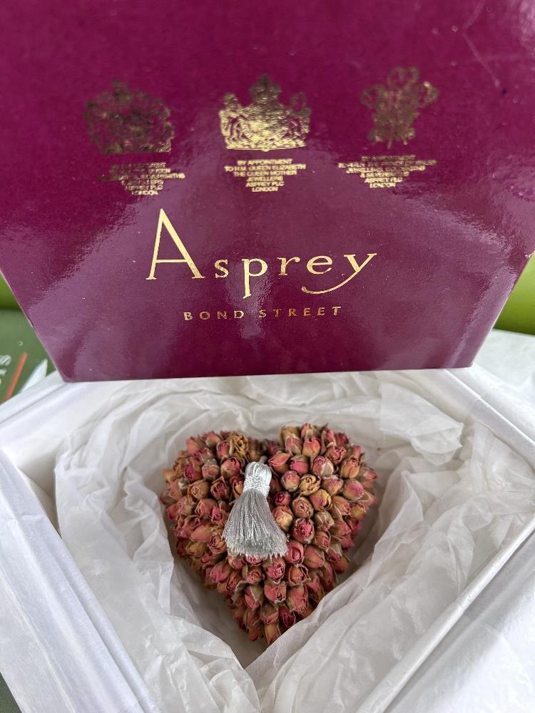 Asprey London Luxury Heart Shaped Dried Roses Display - Image 7 of 7