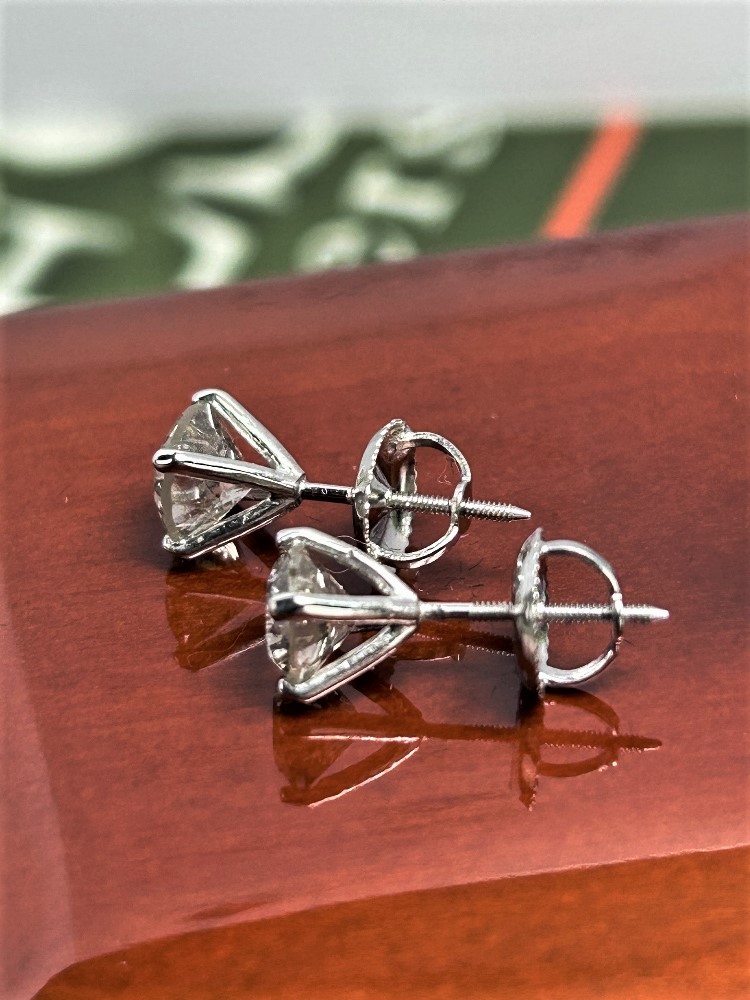 Pair of New 1.56 Carat Round Cut VS2/E Diamond Stud Earrings - Image 5 of 8