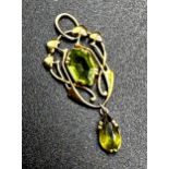 Murrle Bennett & co Art Nouveau 15ct and peridot pendant, 3.5cm high (not including bale), 2.5g