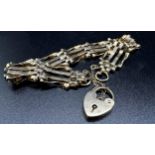 9ct gate link bracelet with heart padlock clasp, the chain 18cm long approx, 9g