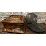 Good walnut cased table top polyphon music box, playing 40cm discs, boxwood inlaid top with cherubs