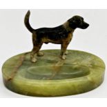 Art Deco onyx pin tray mounted by a cold painted bronze foxhound, 14cm long