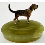Art Deco onyx pin tray mounted by a cold painted bronze foxhound, 12cm long