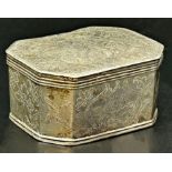 Eastern white metal casket, with ring handle and engraved decoration, 8cm wide, 4.5oz approx