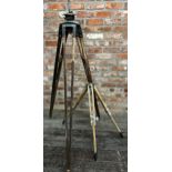 Vintage theodolite stand with steel hinges, 155cm long with a smaller telescopic example (2)