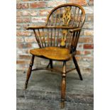 Good quality elm seat Windsor carver chair with central pierced vase splat, 92cm high