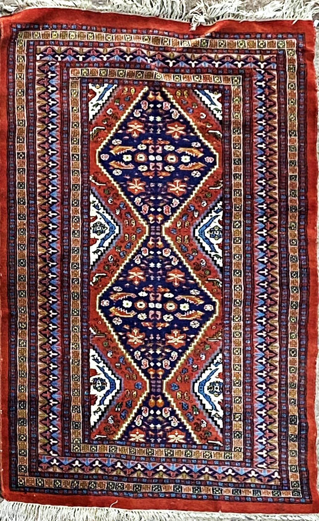 Good quality Tabriz rug, red ground, 160 x 100