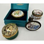 Georgian Bilston enamel box, decorated with an exotic landscape, 4.5cm diameter, with two further