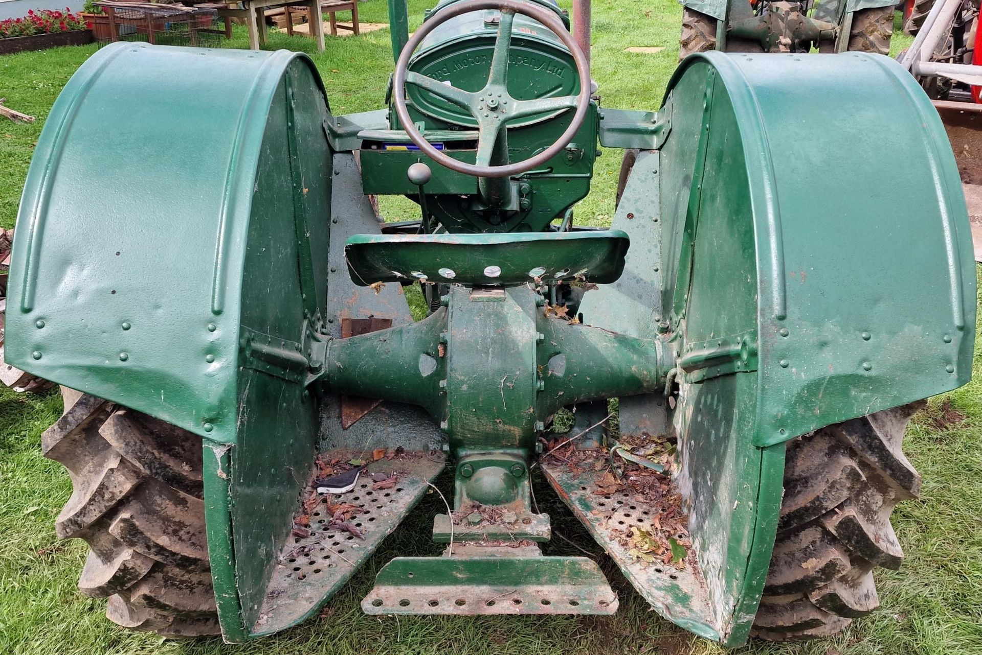 Vintage Fordson Standard green wide wing petrol/TVO powered tractor, starts and drives - Image 4 of 5