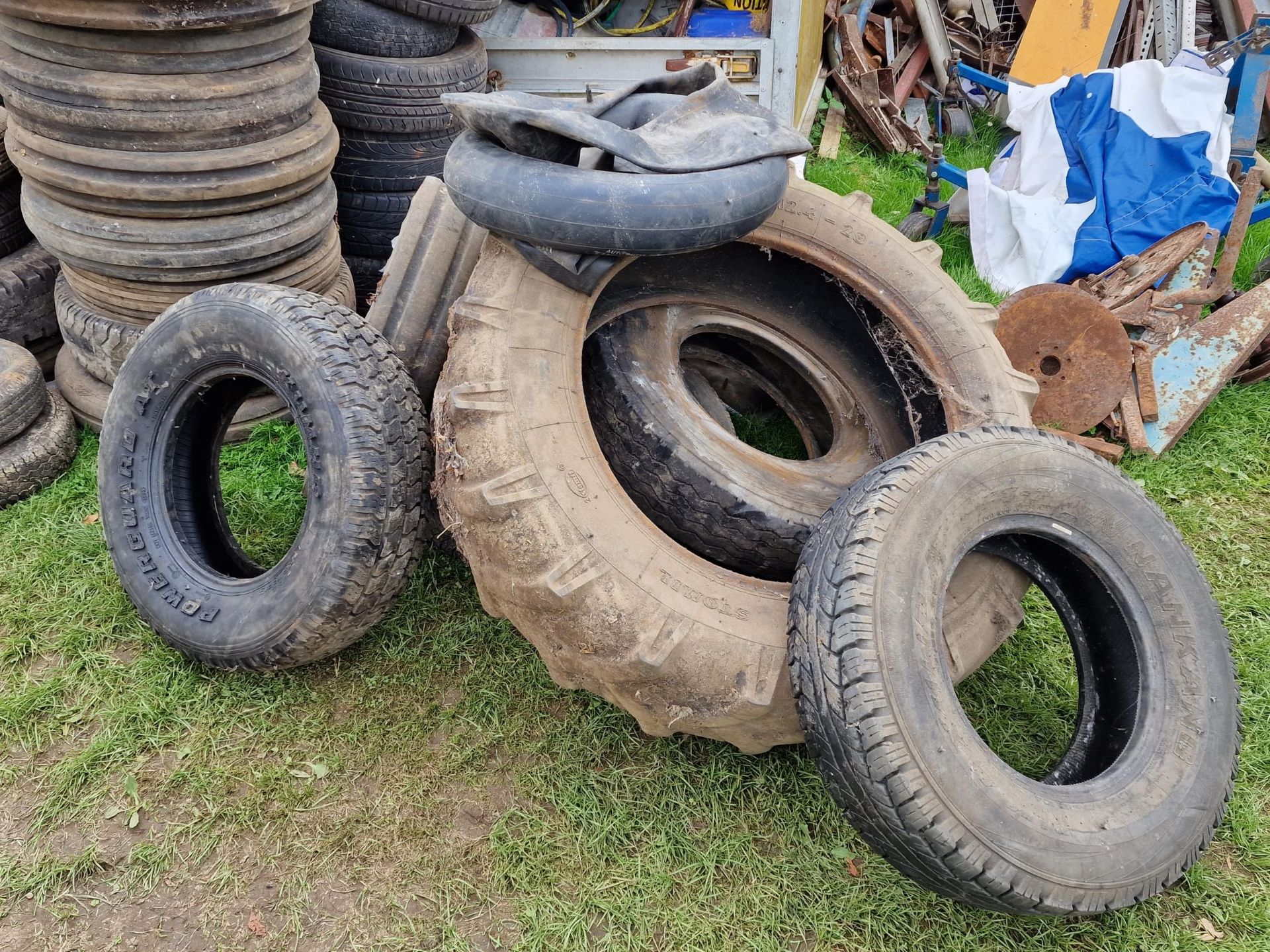 Collection of tyres and inner tubes, varying sizes - Image 3 of 4