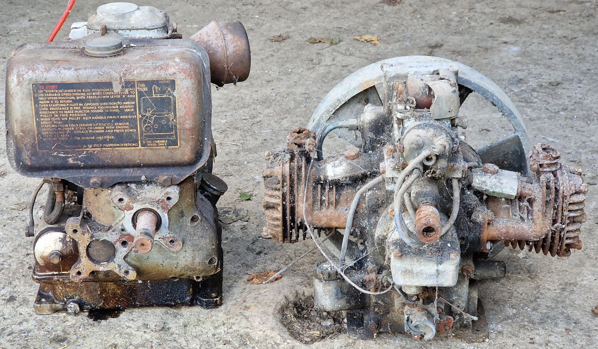 Two vintage engines together with two vintage pumps (4)