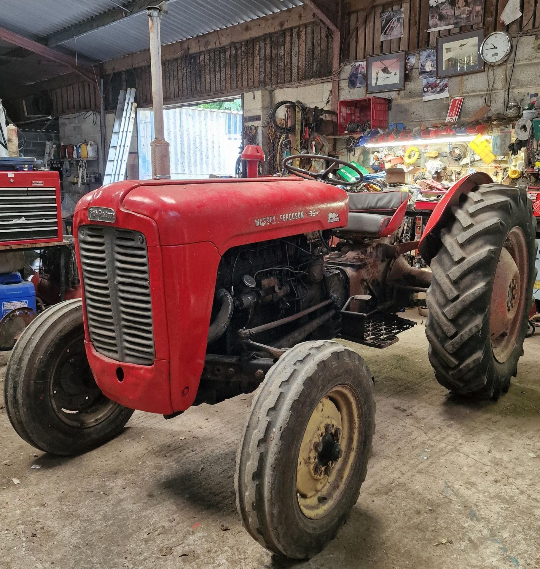 Vintage Massey Ferguson 35 grey and red diesel tractor, starts and runs with working hydraulics, - Image 2 of 6