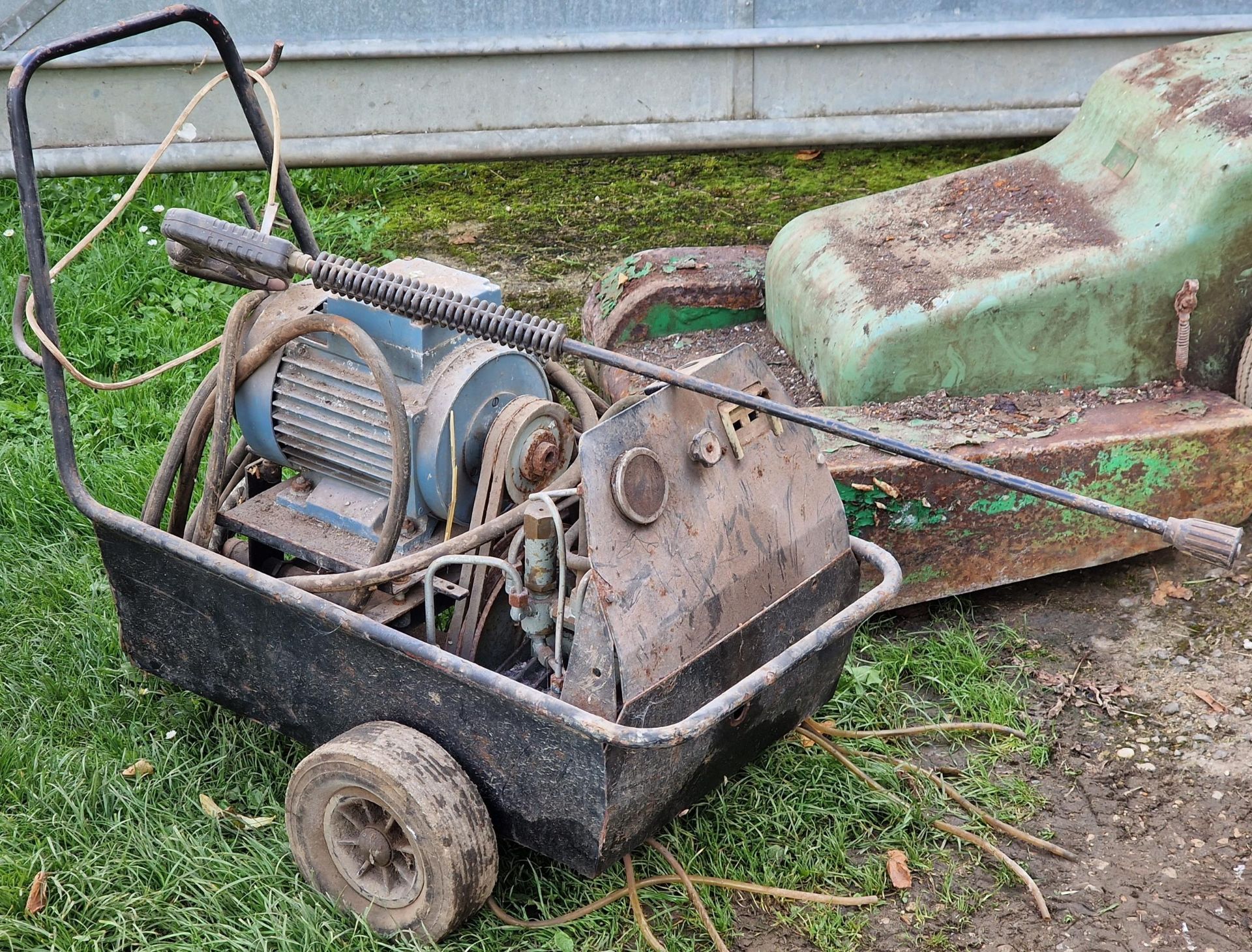 Vintage Champion mower together with a vintage Vega electric power washer (2) - Image 2 of 2