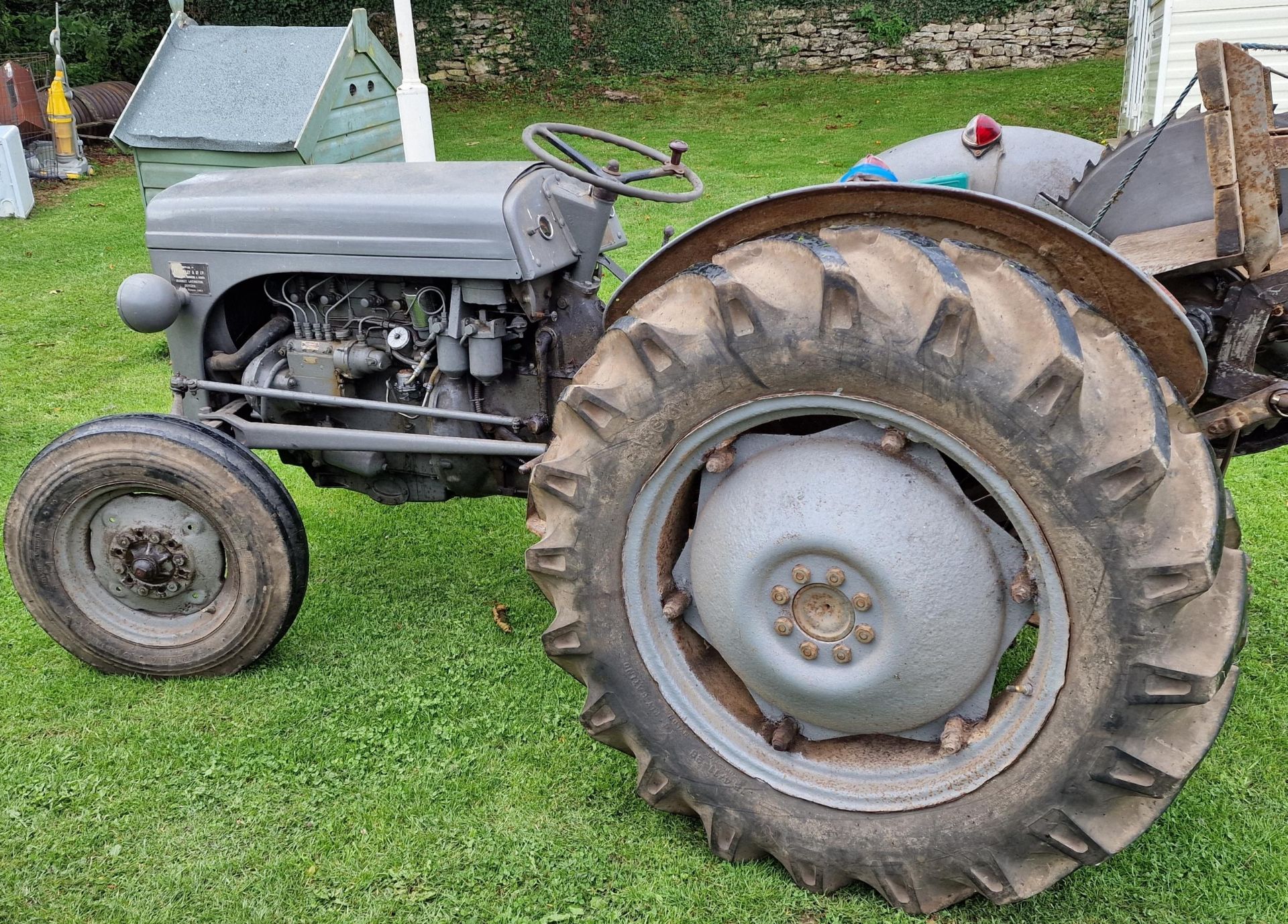 Vintage Ferguson T20 grey diesel tractor, starts and drives, fitted with a working rotary saw, in - Image 4 of 9