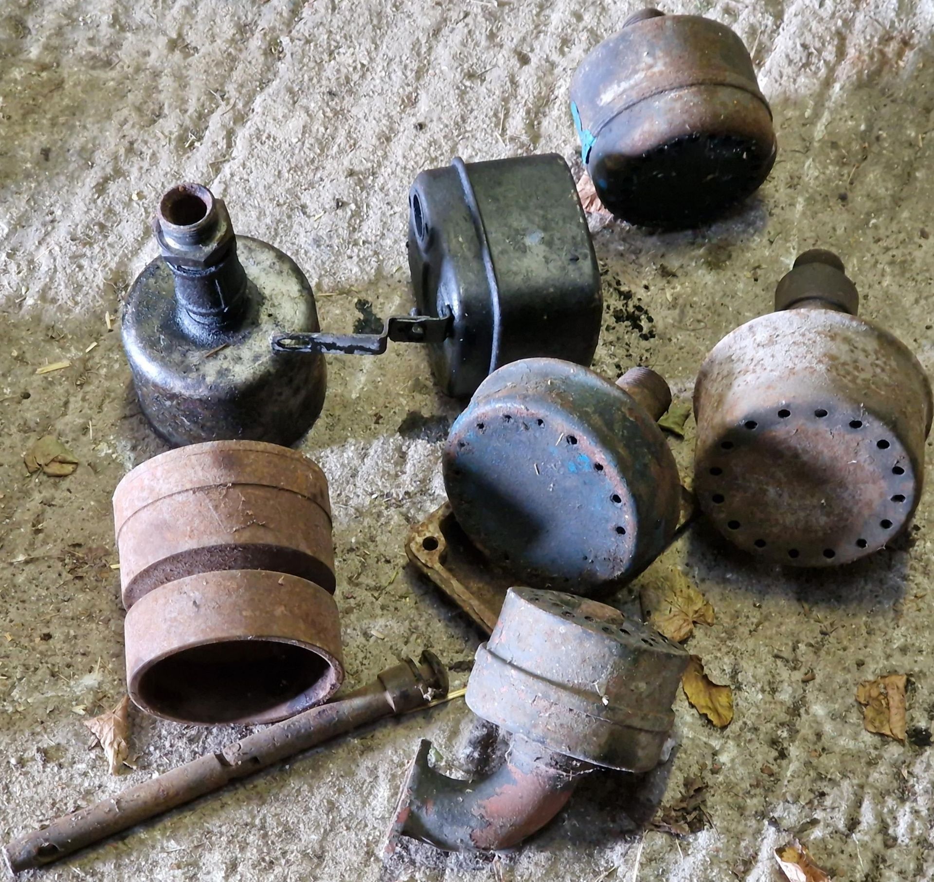 Pair of vintage Lister 1-1062 stationary engines together with further stationary engine parts, - Image 3 of 3