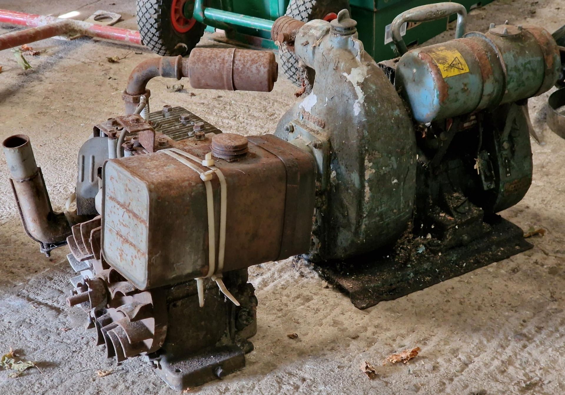 Two vintage engines together with two vintage pumps (4) - Image 3 of 4