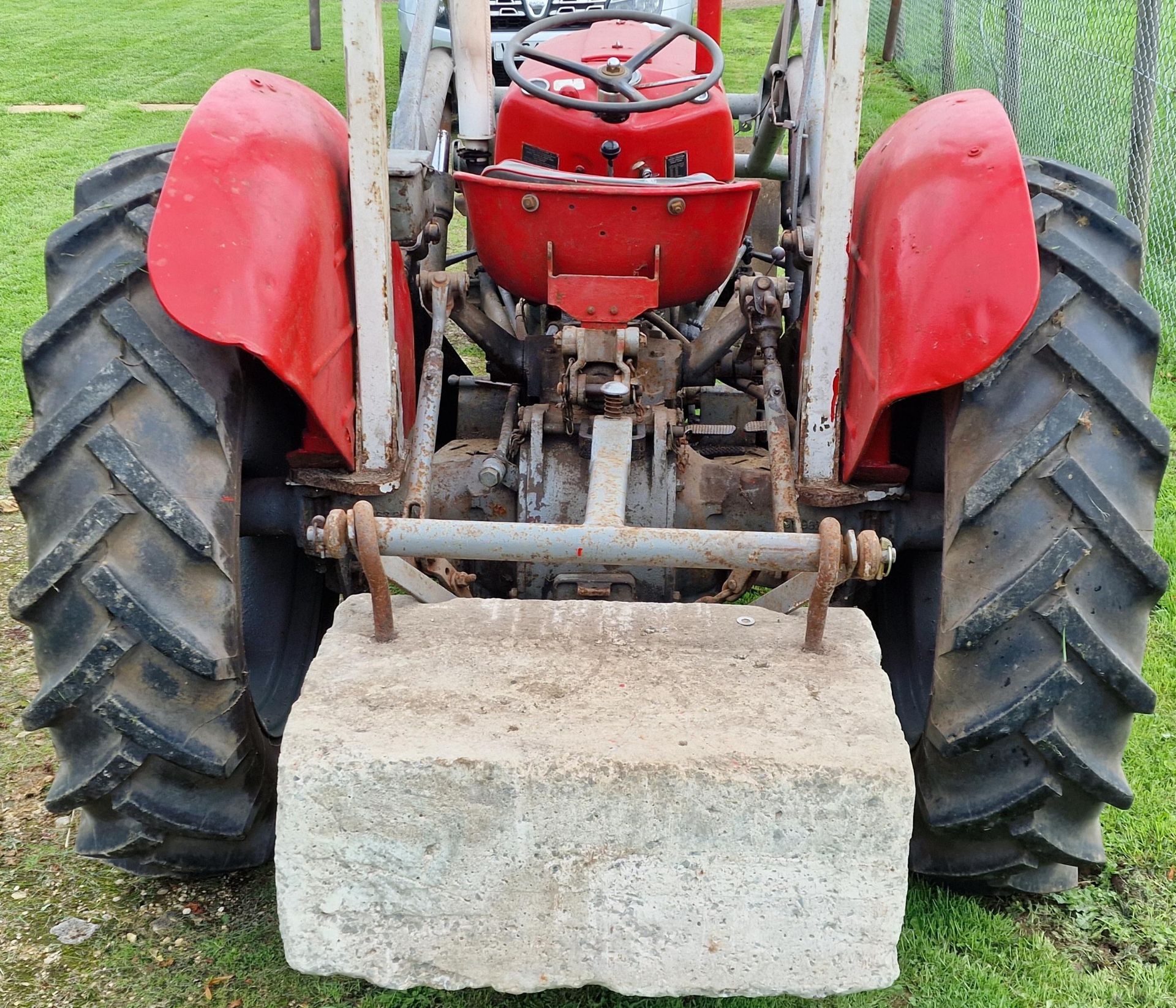 Vintage Massey Ferguson 35X red and grey diesel tractor, starts and drives with working - Bild 2 aus 7